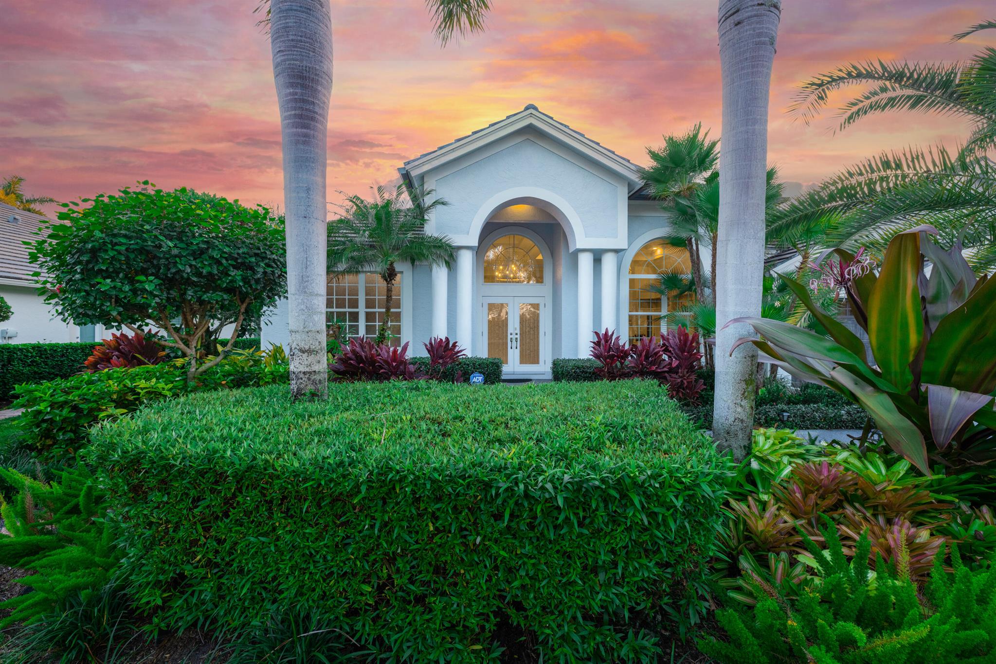 LOXAHATCHEE POINTE - Residential