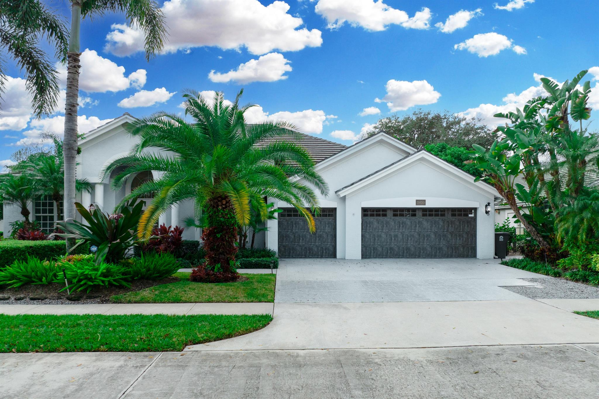 LOXAHATCHEE POINTE - Residential