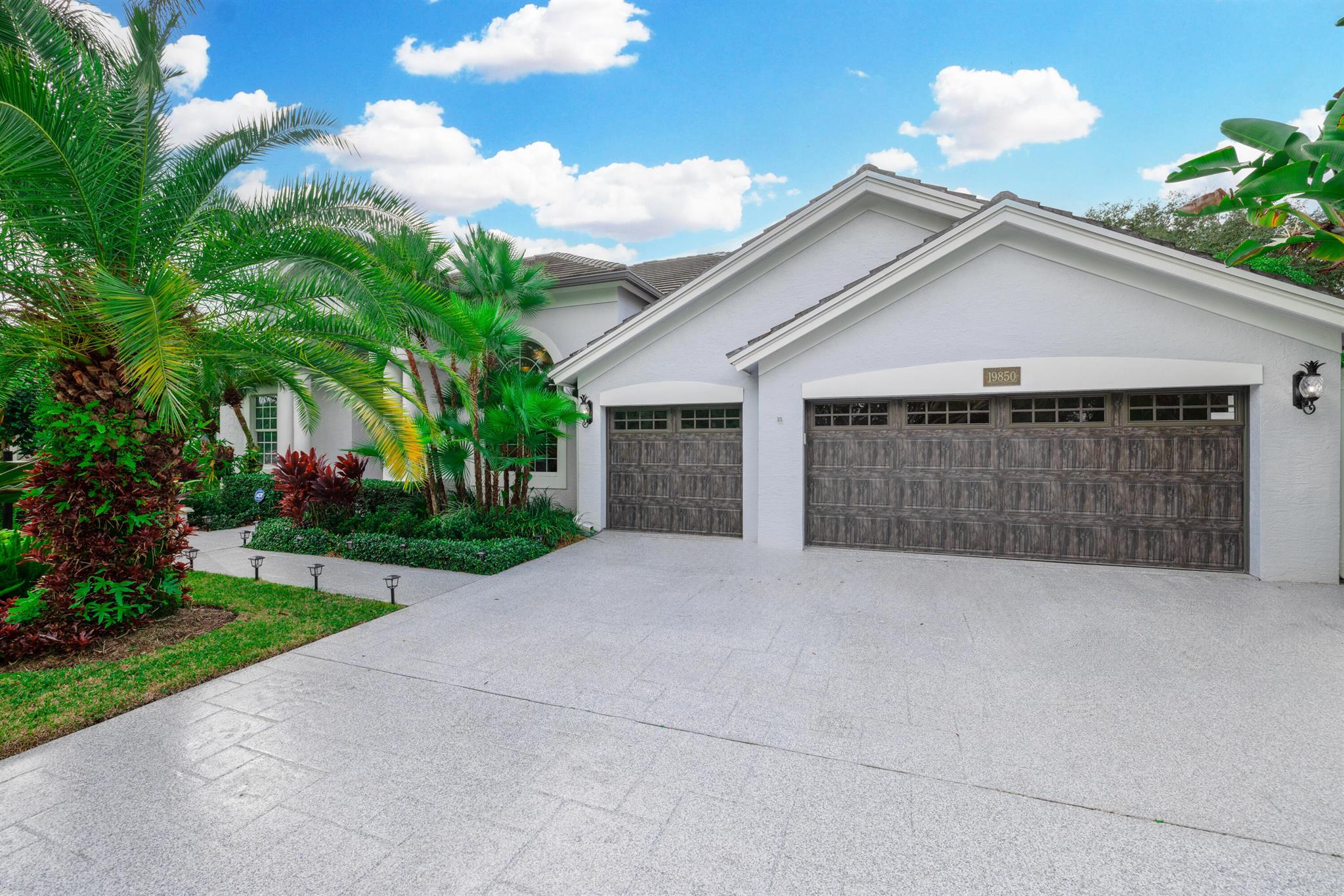 LOXAHATCHEE POINTE - Residential