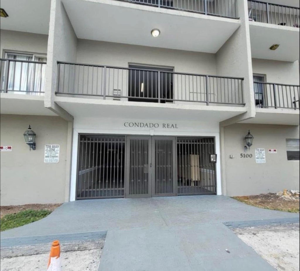 Photo of 5100 SW 41ST Street #105, Hollywood, FL 33023 (MLS # B26078286)