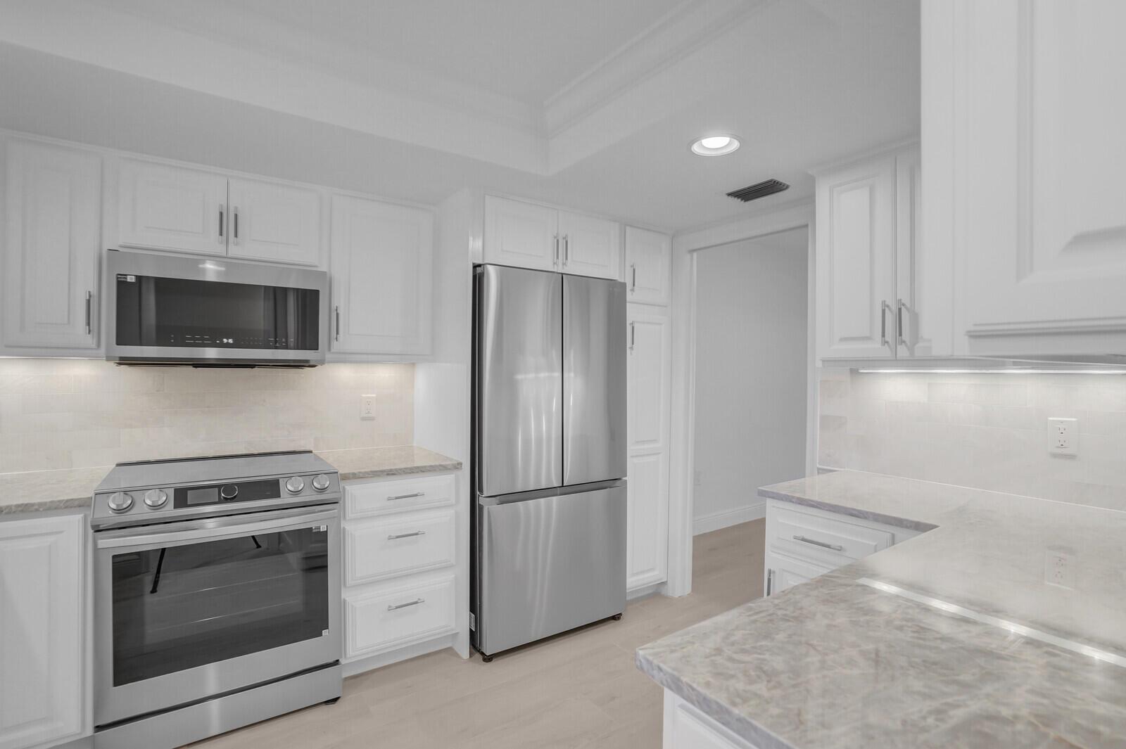 ATLANTIS SHERBROOKE VILLA - Residential