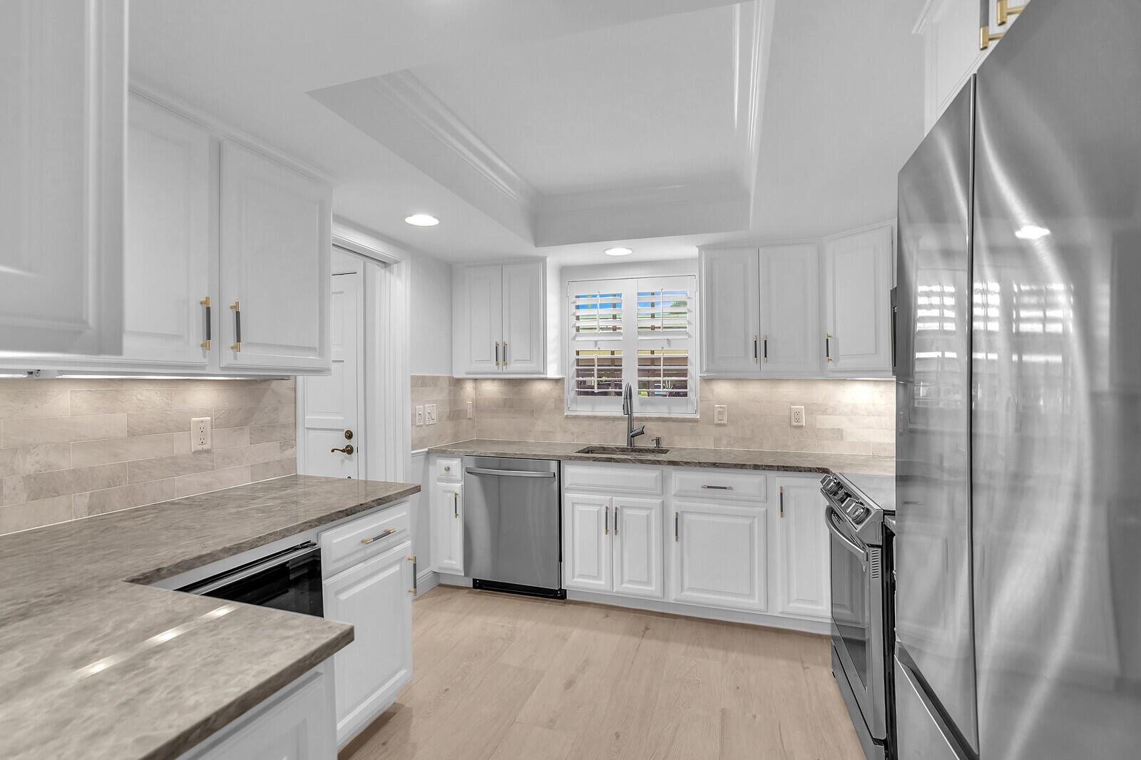 ATLANTIS SHERBROOKE VILLA - Residential