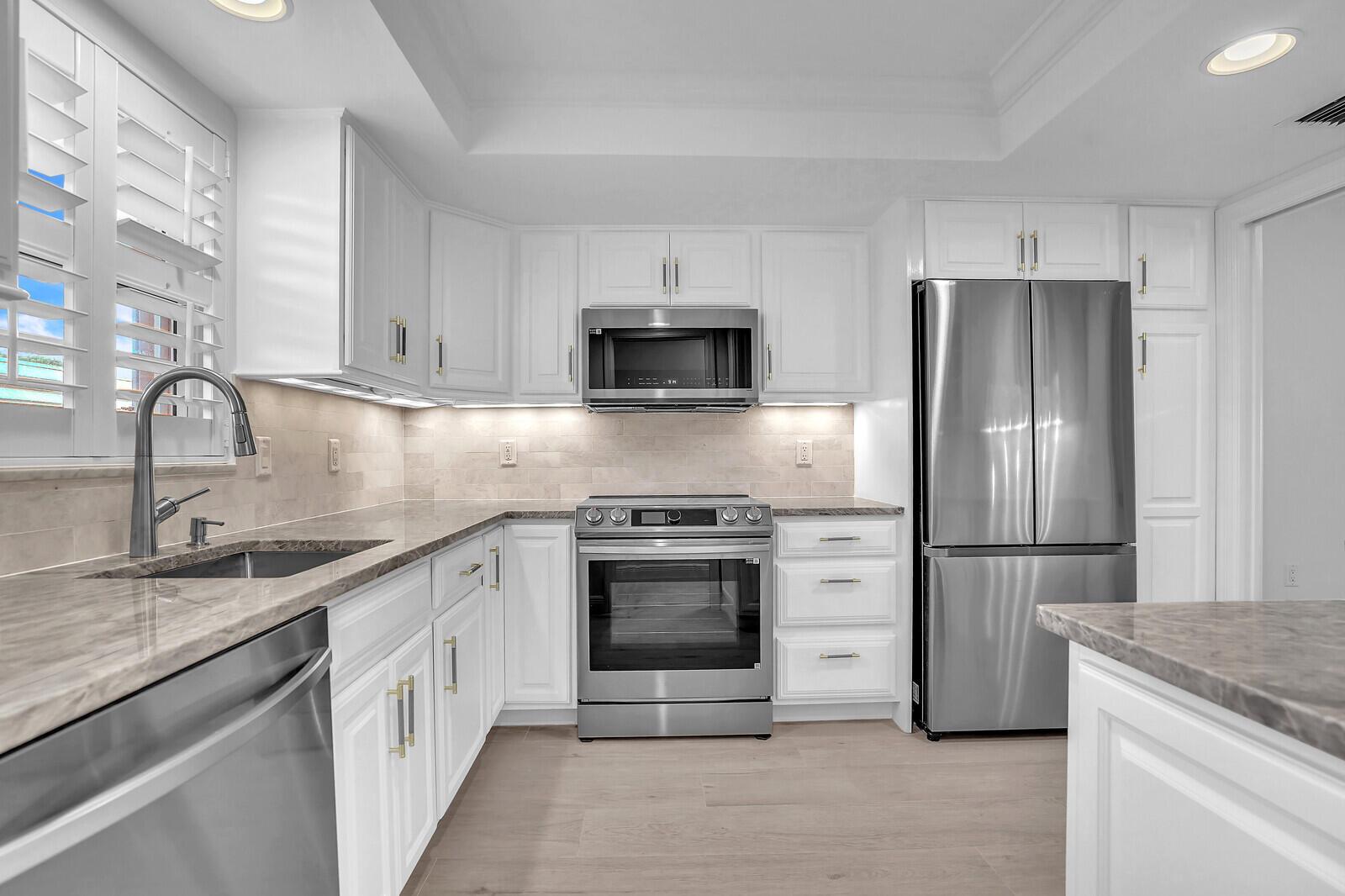 ATLANTIS SHERBROOKE VILLA - Residential
