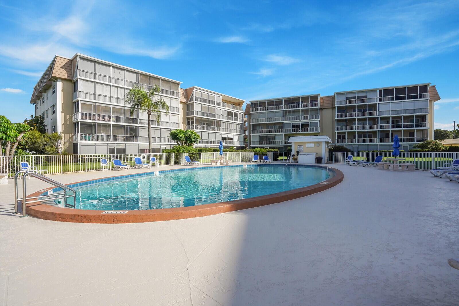 ATLANTIS SHERBROOKE VILLA - Residential