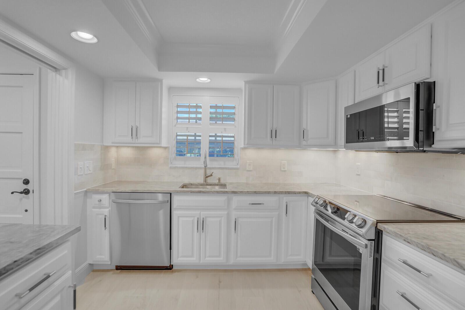 ATLANTIS SHERBROOKE VILLA - Residential
