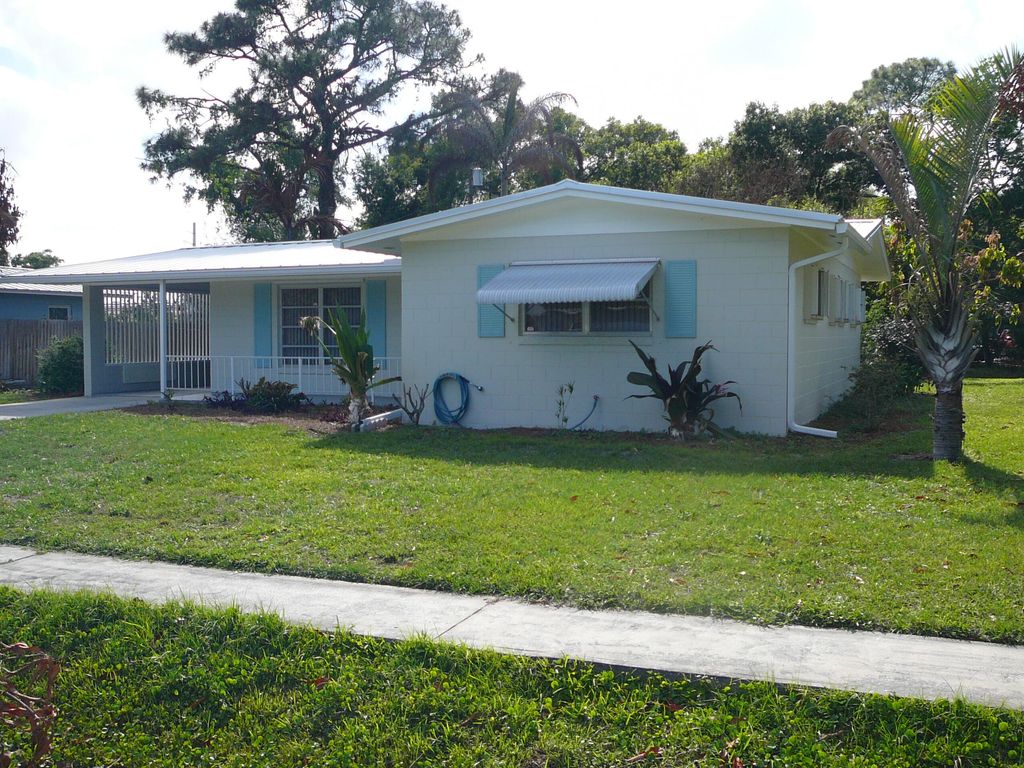 Photo of 2921 Sherwood Lane, Fort Pierce, FL 34982 (MLS # B26009722)