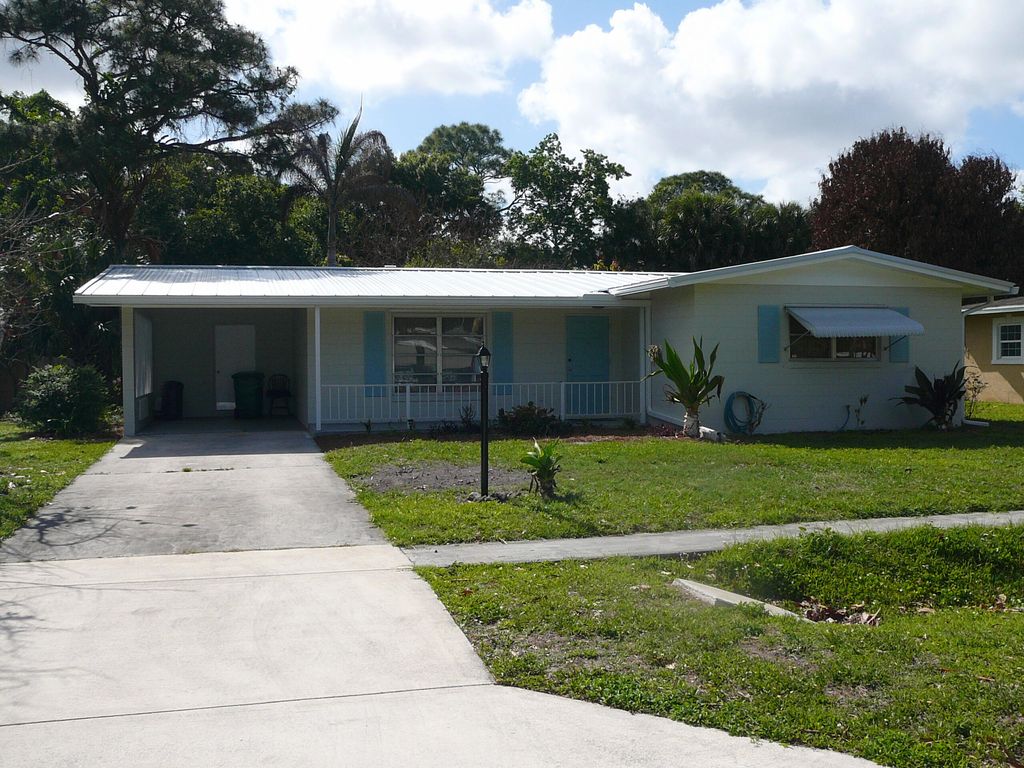 Photo of 2921 Sherwood Lane, Fort Pierce, FL 34982 (MLS # B26009722)