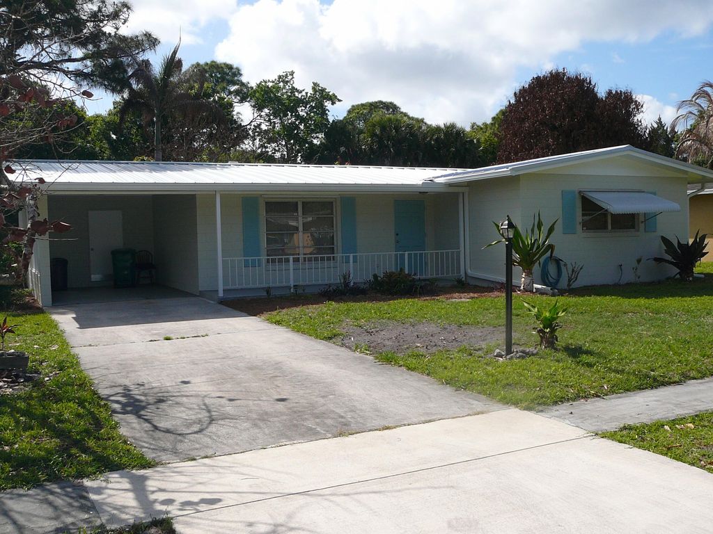 Photo of 2921 Sherwood Lane, Fort Pierce, FL 34982 (MLS # B26009722)