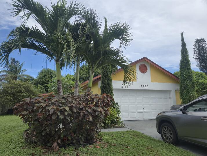 Photo of 3963 Classic Court, West Palm Beach, FL 33417 (MLS # B26075246)