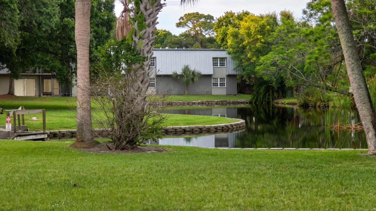 WOODLANDS CONDOMINIUM APARTMENT BUILDING 1 - Residential Lease