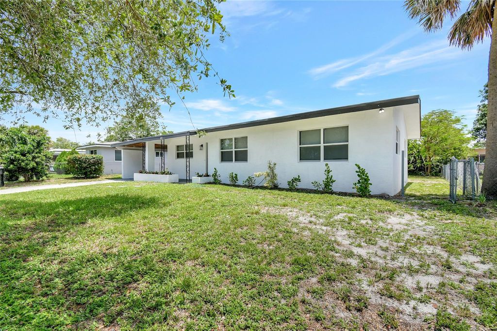 Photo of 420 SW 31st Avenue, Fort Lauderdale, FL 33312 (MLS # F10484269)