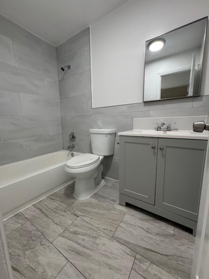 Lakewood Gardens 78-2 B - Residential Lease