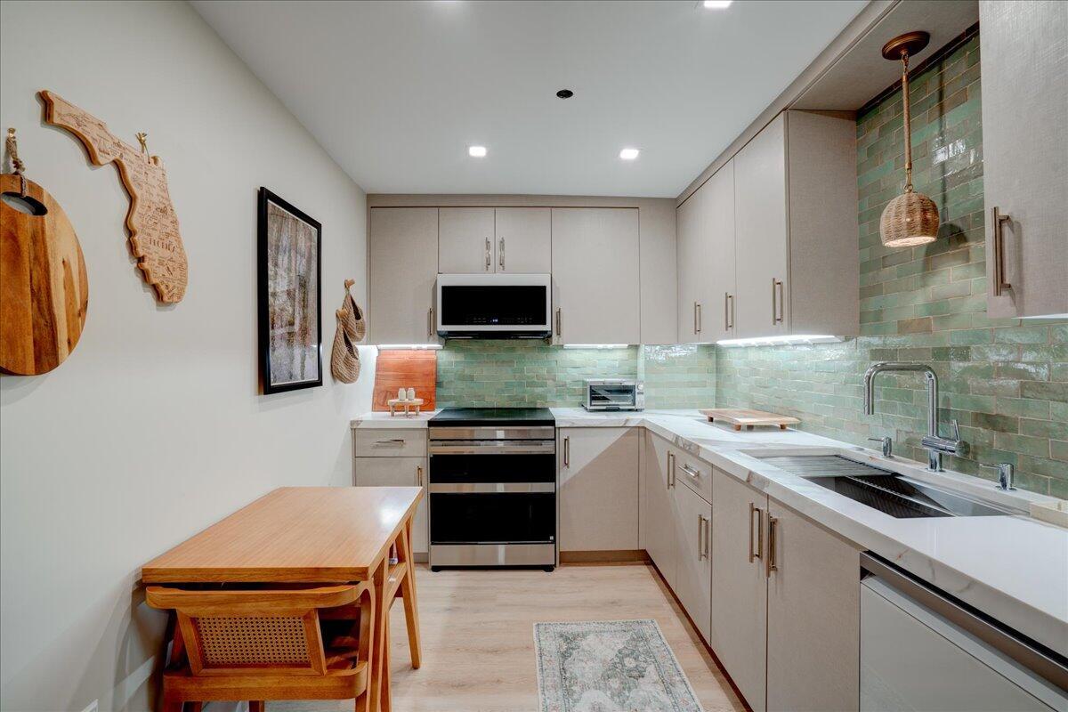 PATRICIAN OF PALM BEACH C - Residential Lease