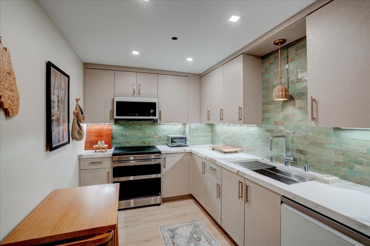PATRICIAN OF PALM BEACH C - Residential Lease