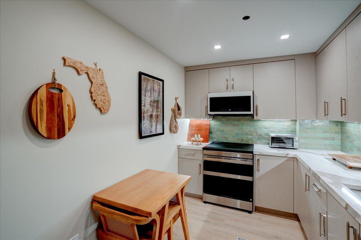 PATRICIAN OF PALM BEACH C - Residential Lease