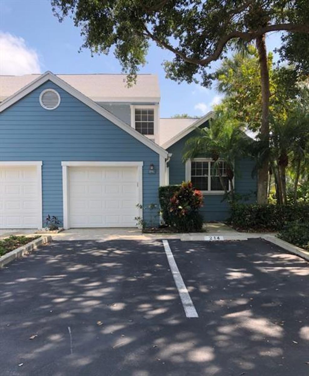 Photo of 215 Ocean Dunes Cir, Jupiter, FL 33477 (MLS # F10317169)