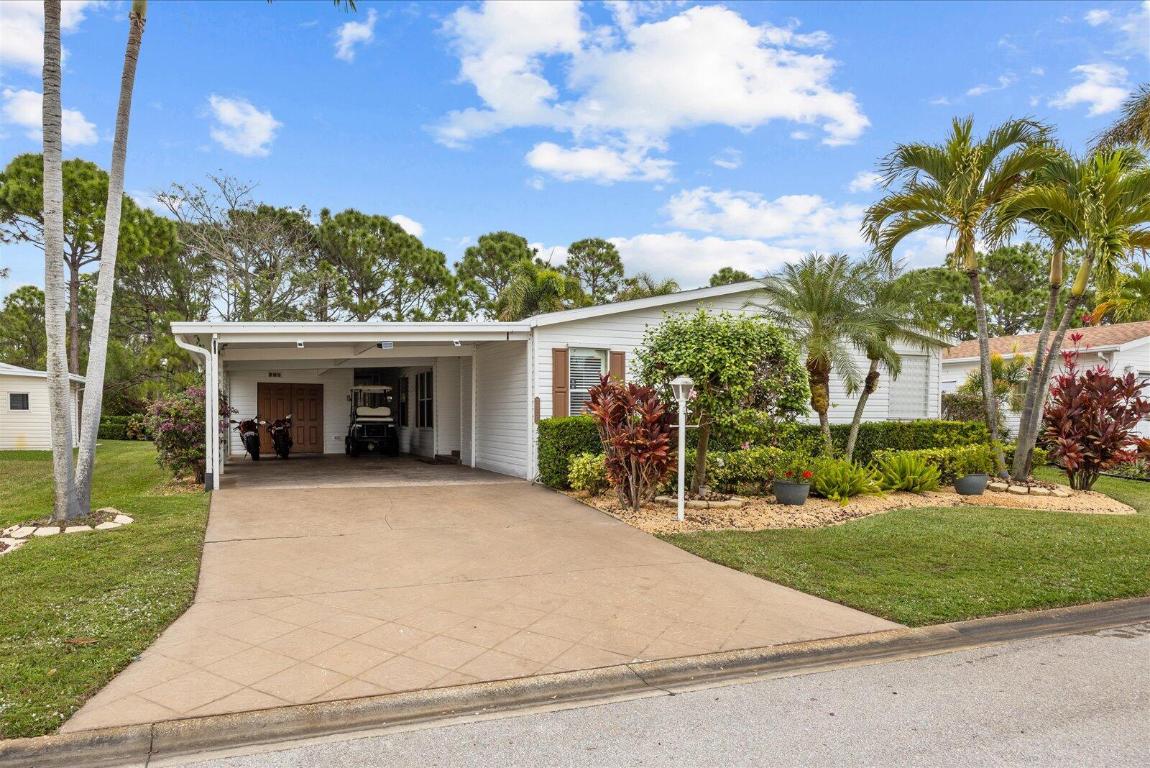 FAIRWAYS AT SAVANNA CLUB REPLAT NO 1 - Residential