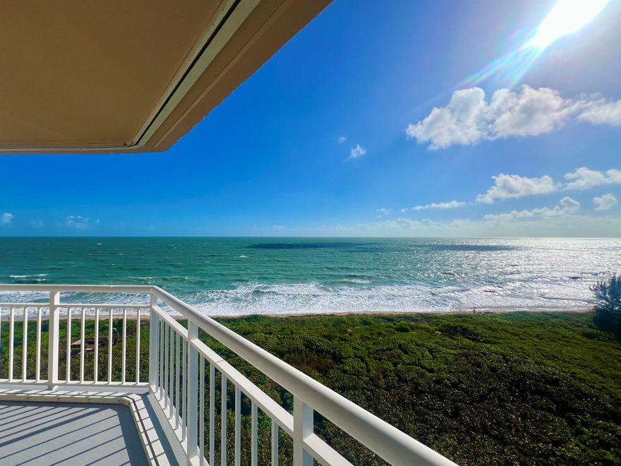SE Corener unobstrictied sweeping Ocean Views.   A Coastal Dream Come True. Sliding glass doors; open to a spacious balcony. Fiber optic internet & cable included in the maintenance fees. Private Garage. Building upgrades, includes elevator modernization & concrete restoration.  Don't miss this opportunity to own a piece of paradise!