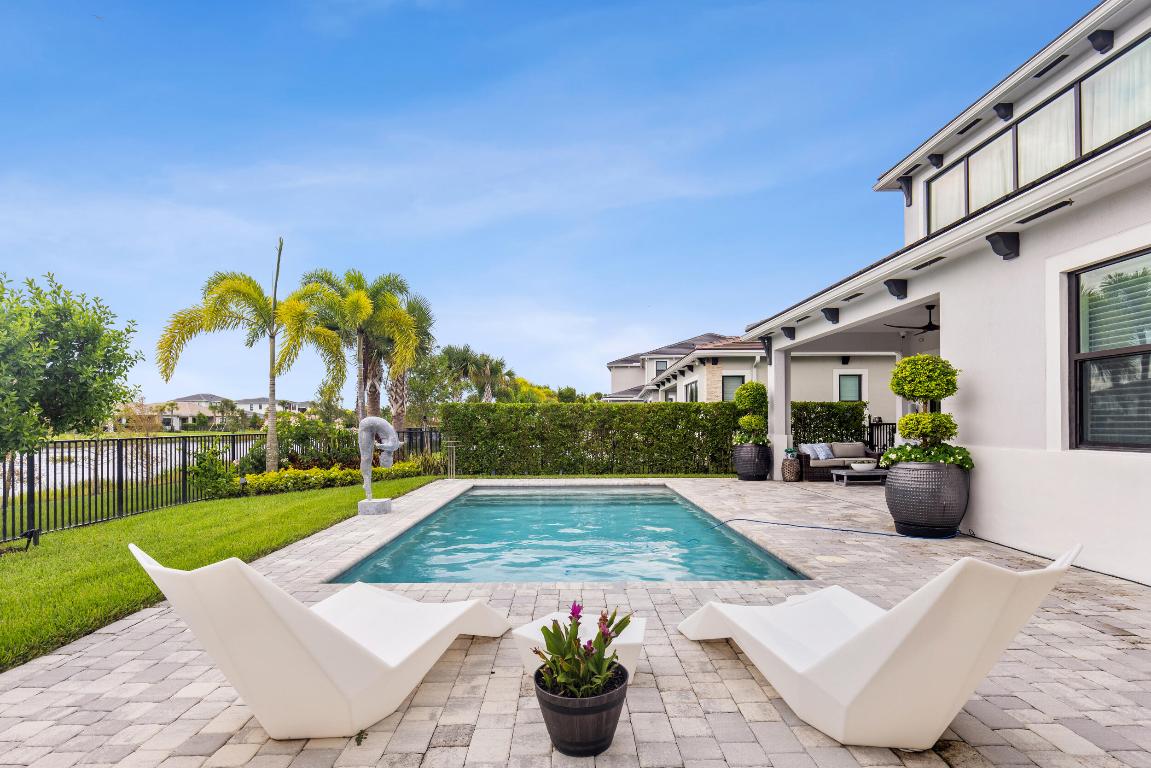 AVENIR POD - Residential Lease