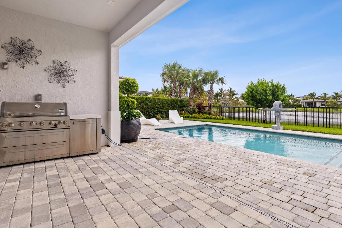 AVENIR POD - Residential Lease