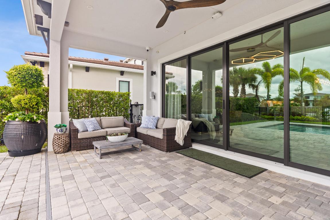 AVENIR POD - Residential Lease