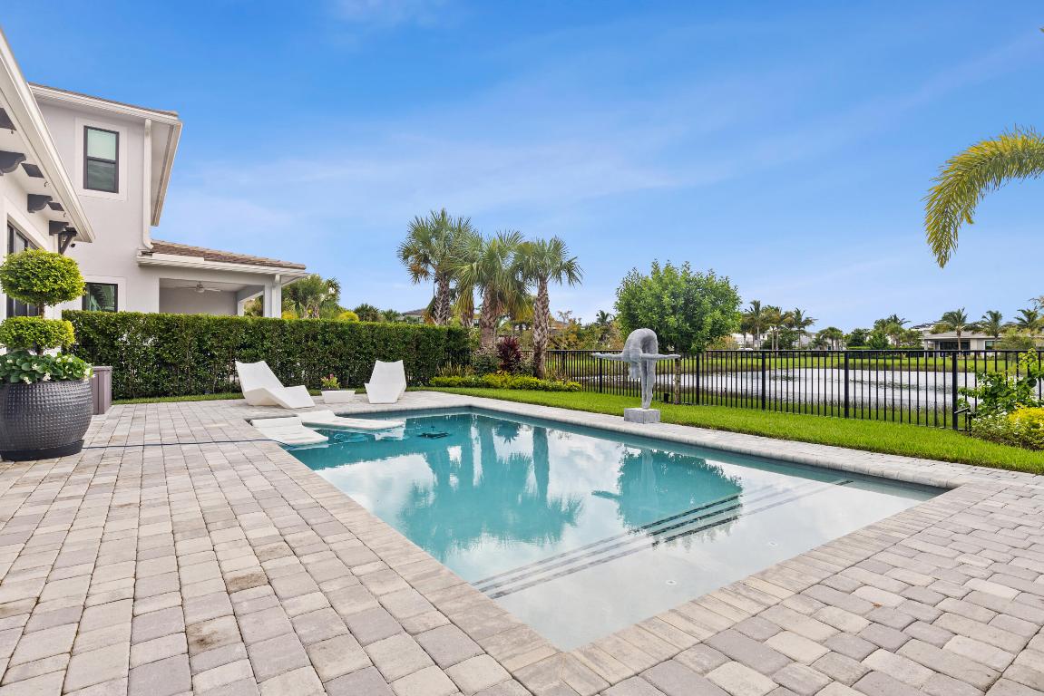 AVENIR POD - Residential Lease