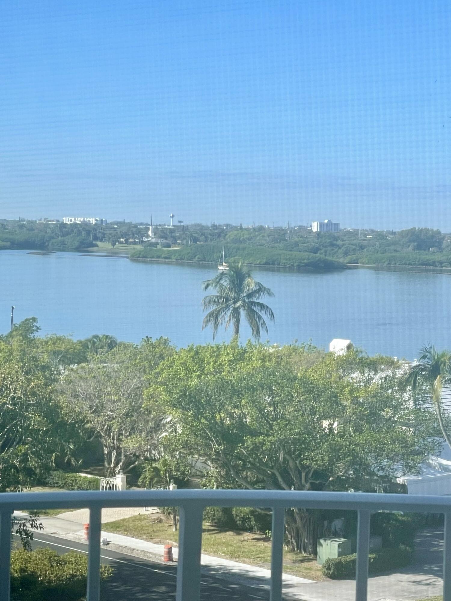 TWENTY TWO NINETY FIVE SOUTH OCEAN BLVD - Residential