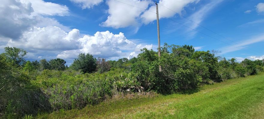 1.5 acres, nice oak trees. This lot is easy to clear. Power close by, very nice lot for the money.