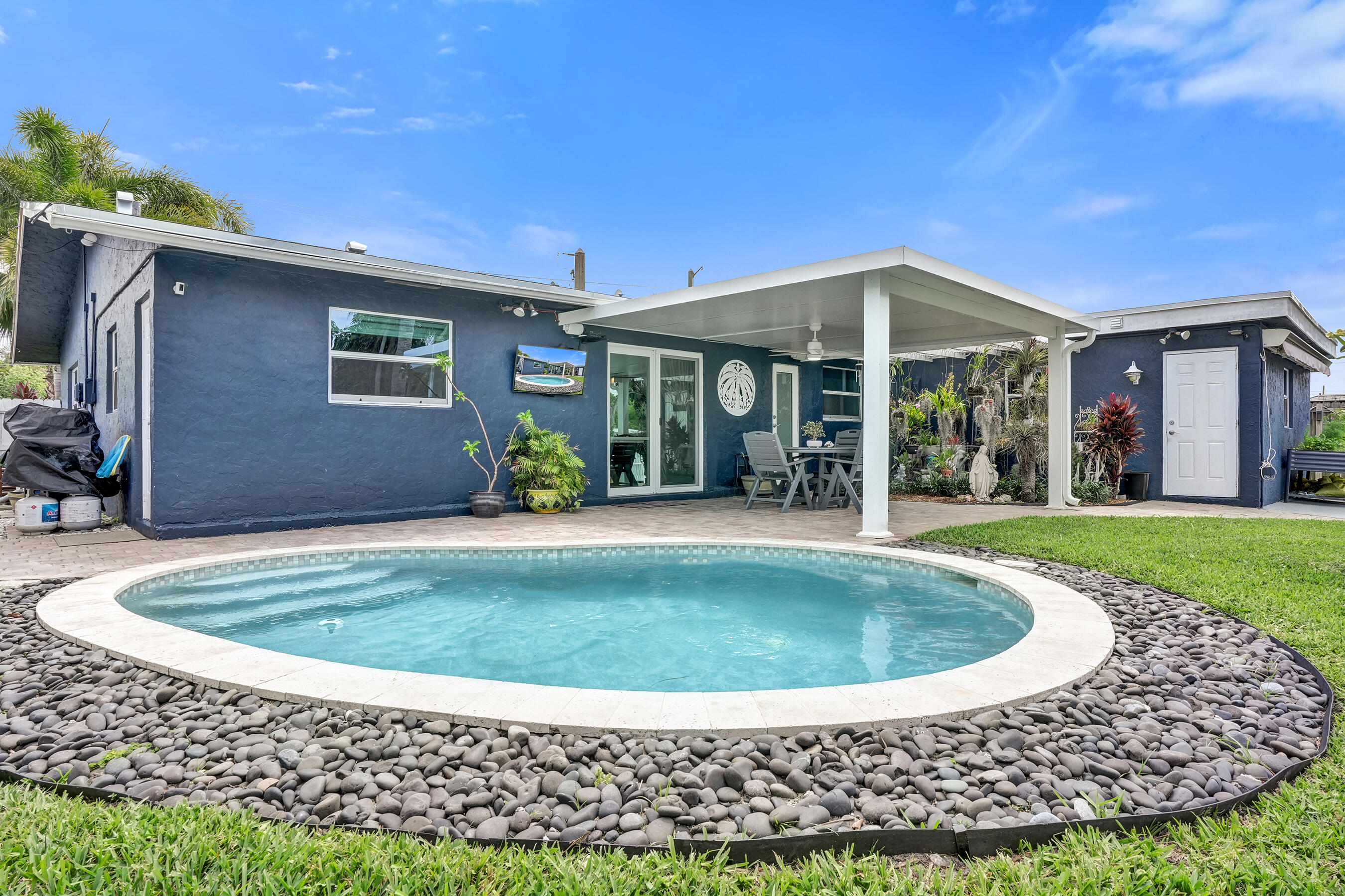 Tropical Haven - Residential