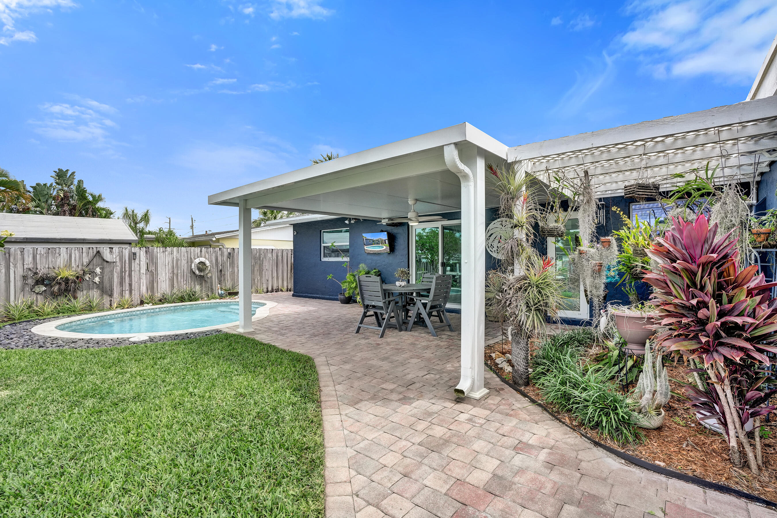 Tropical Haven - Residential