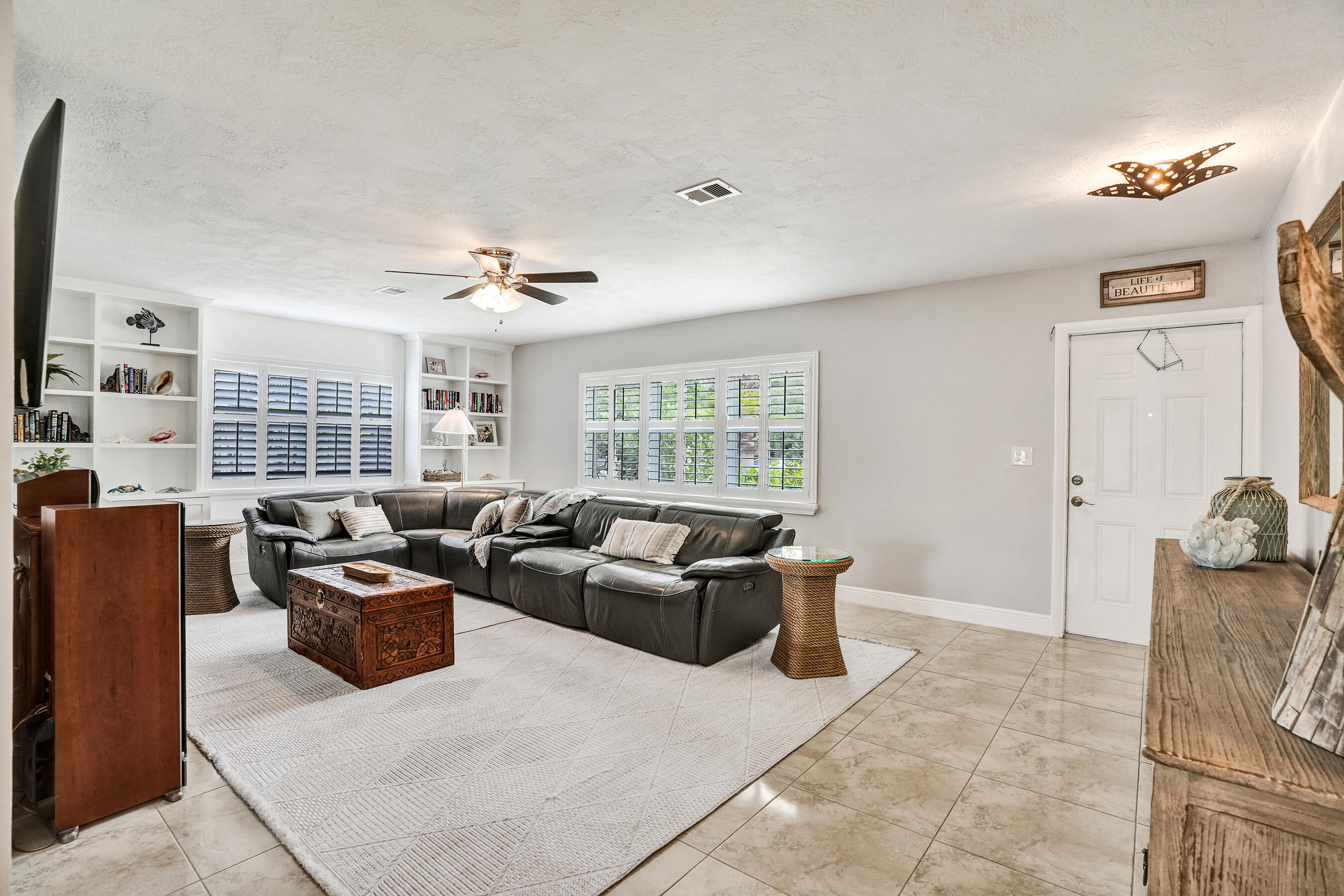 Tropical Haven - Residential