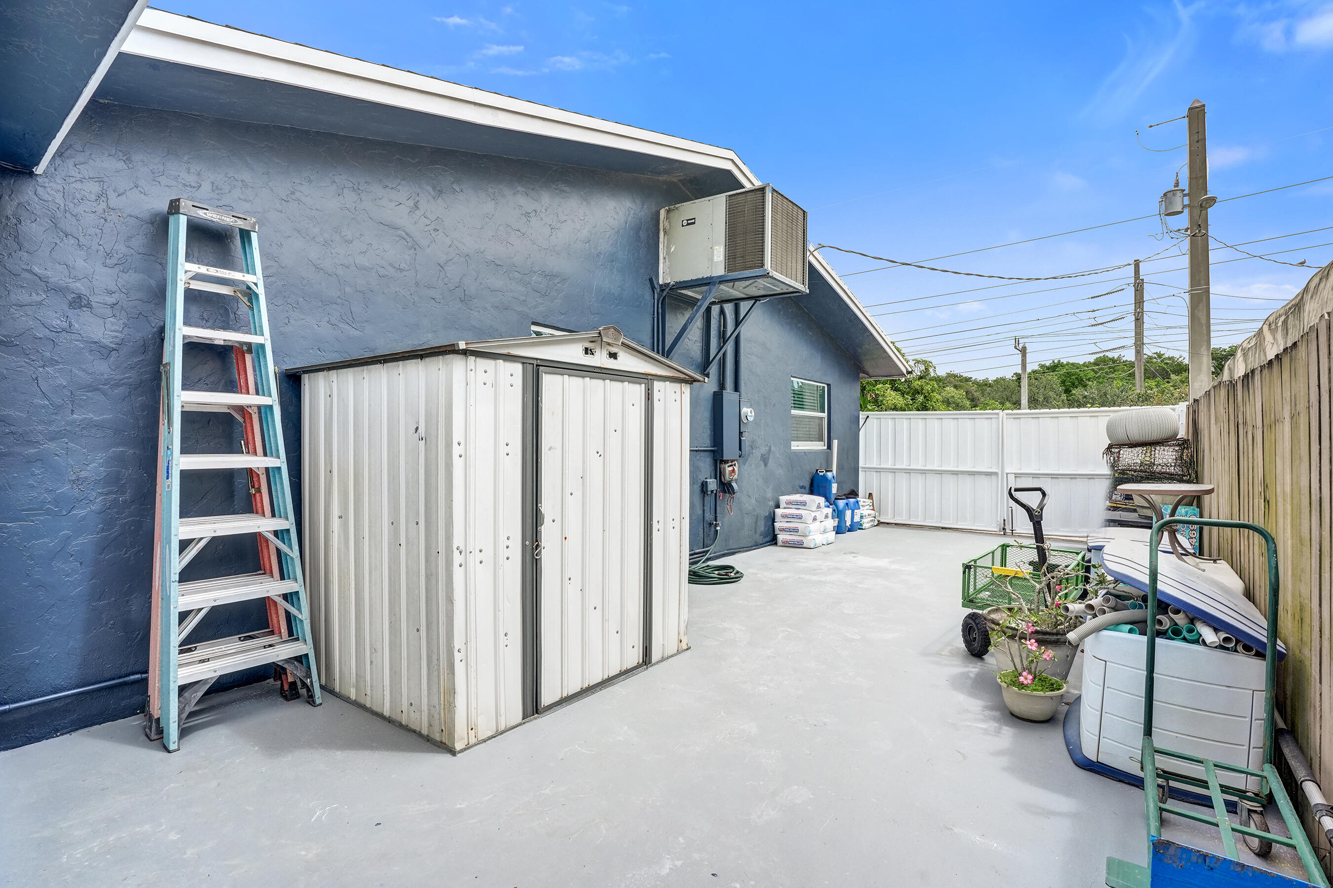 Tropical Haven - Residential