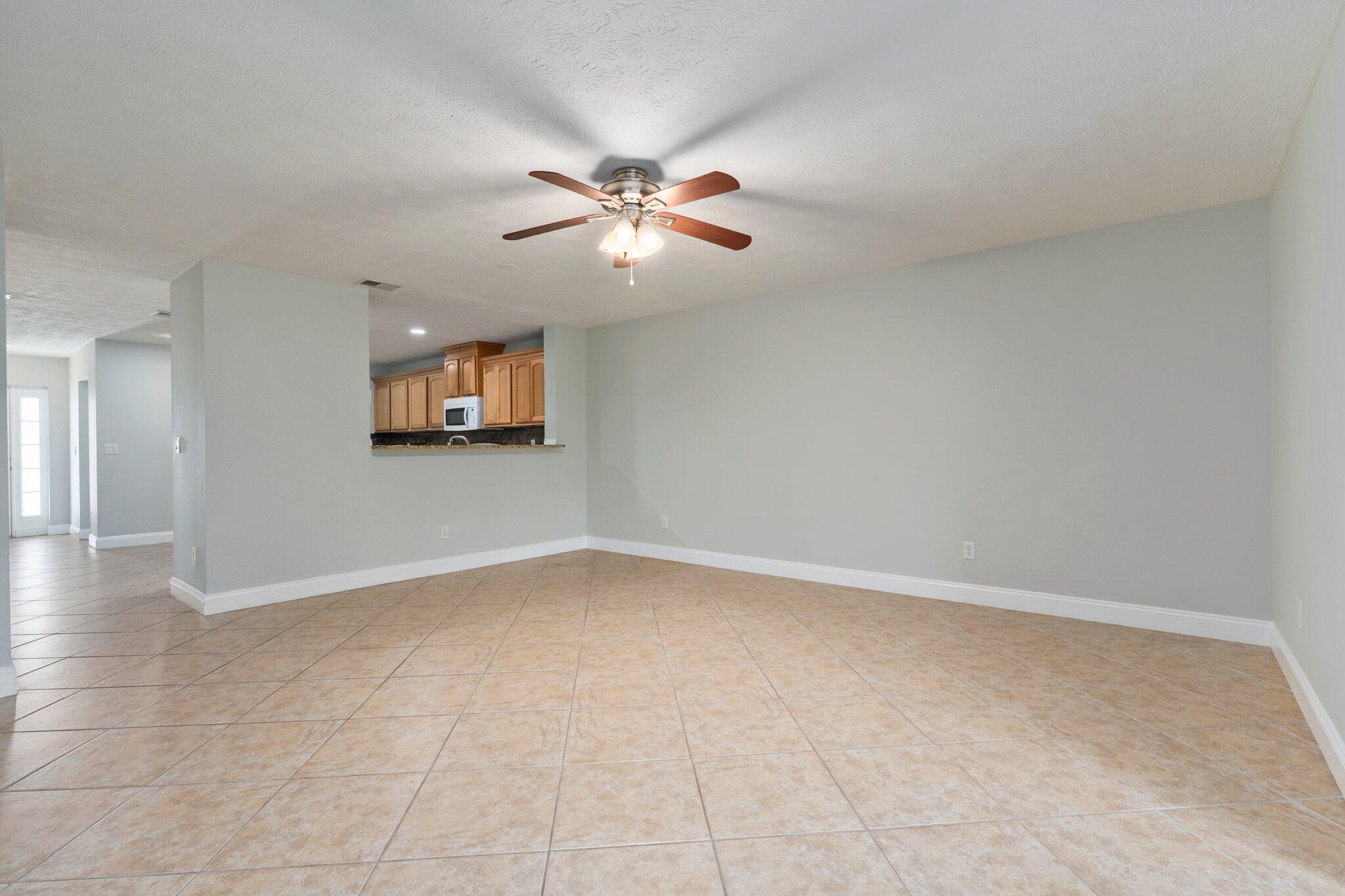 2128 SE Wild Meadow Circle, Port St Lucie, FL, 34952/$265,000 3 2128 SE Wild Meadow Circle