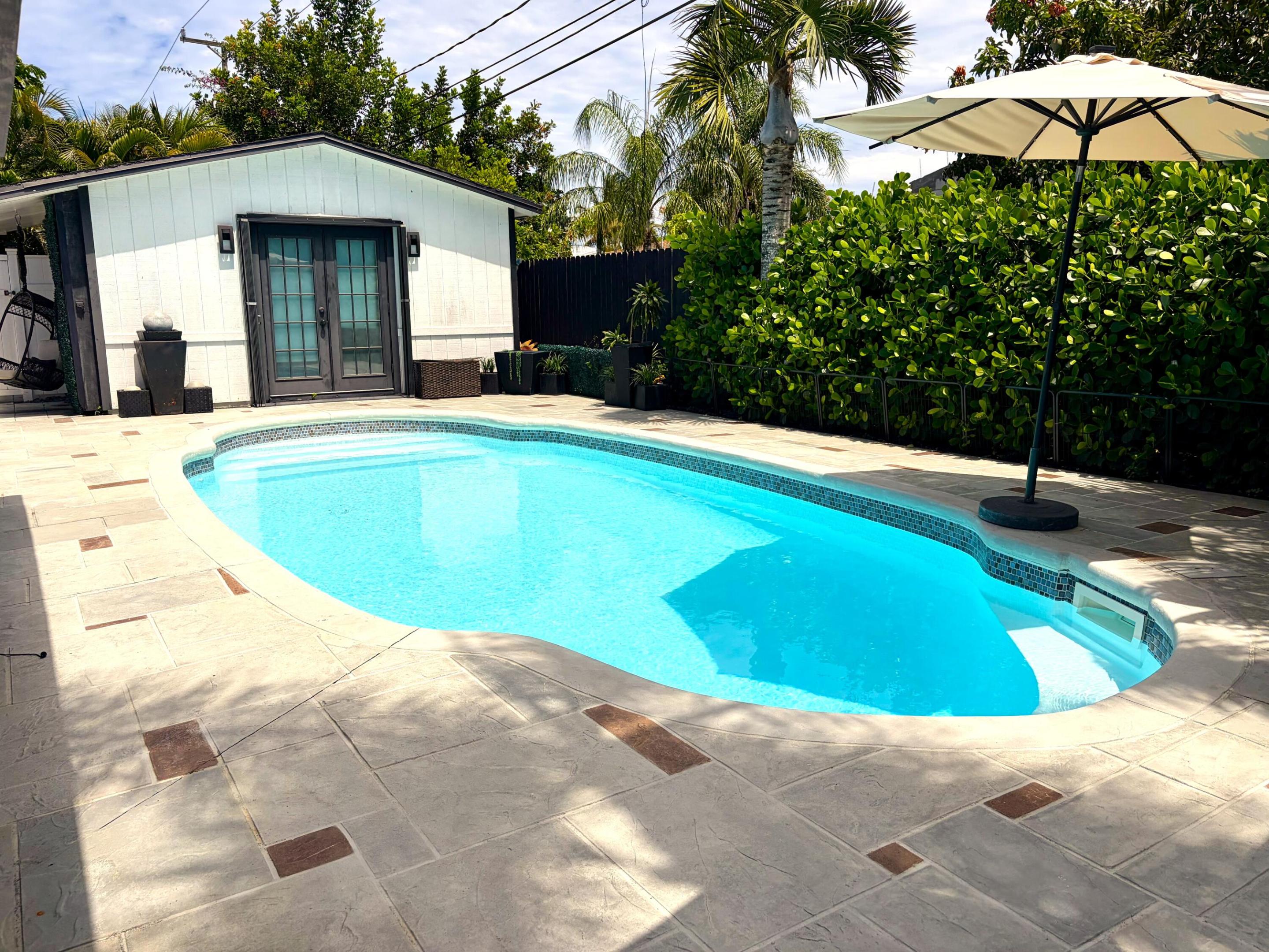 372 LYTLE Street