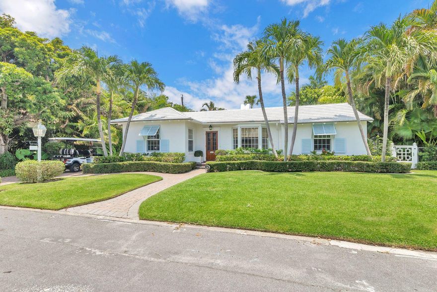 Mint cottage, rarely available! This perfectly appointed home is the only rental with membership to the sought-after Queens lane cabana and the Queens lane day dock. Just updated, luxurious living: all-new marble bathrooms, waterworks fixtures, wolf subzero kitchen, custom furnishings and window treatments, designer wallpaper, Matouk sheets & towels and romantic outdoor space. 40k seasonally, 30k annually, available April 25,2026.