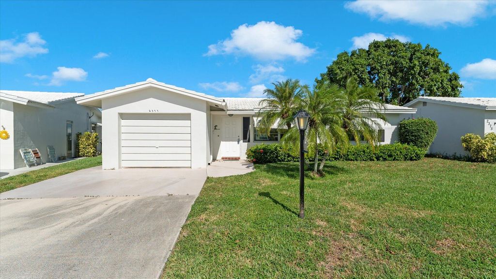 Photo of 2377 SW 8th Avenue, Boynton Beach, FL 33426 (MLS # R10931768)