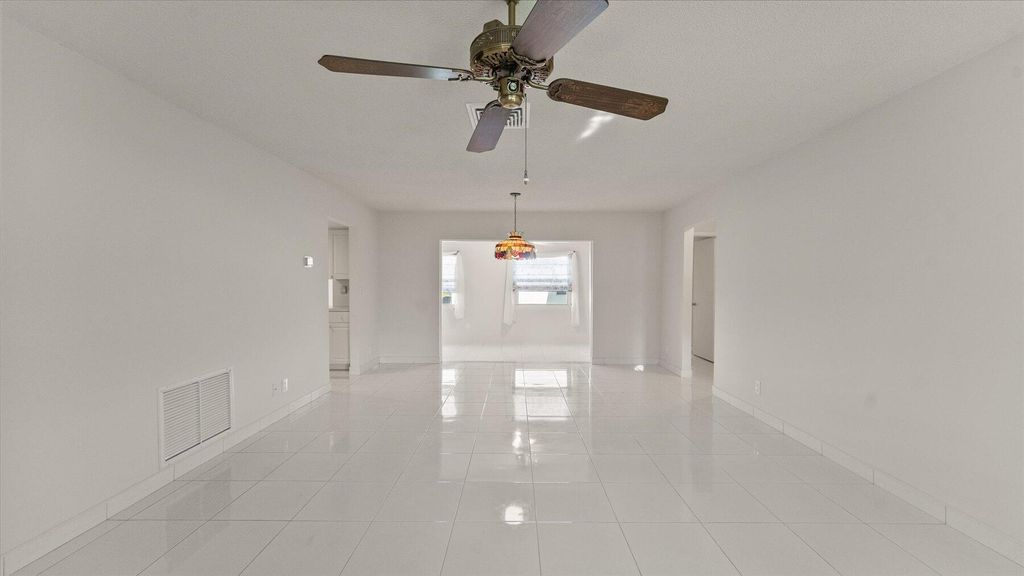 Photo of 2377 SW 8th Avenue, Boynton Beach, FL 33426 (MLS # R10931768)