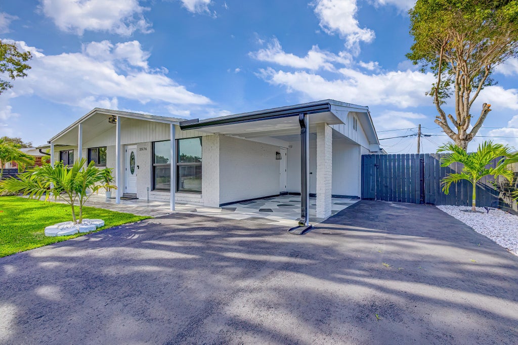 Photo of 3574 Dunes Road, Palm Beach Gardens, FL 33410 (MLS # R11073745)