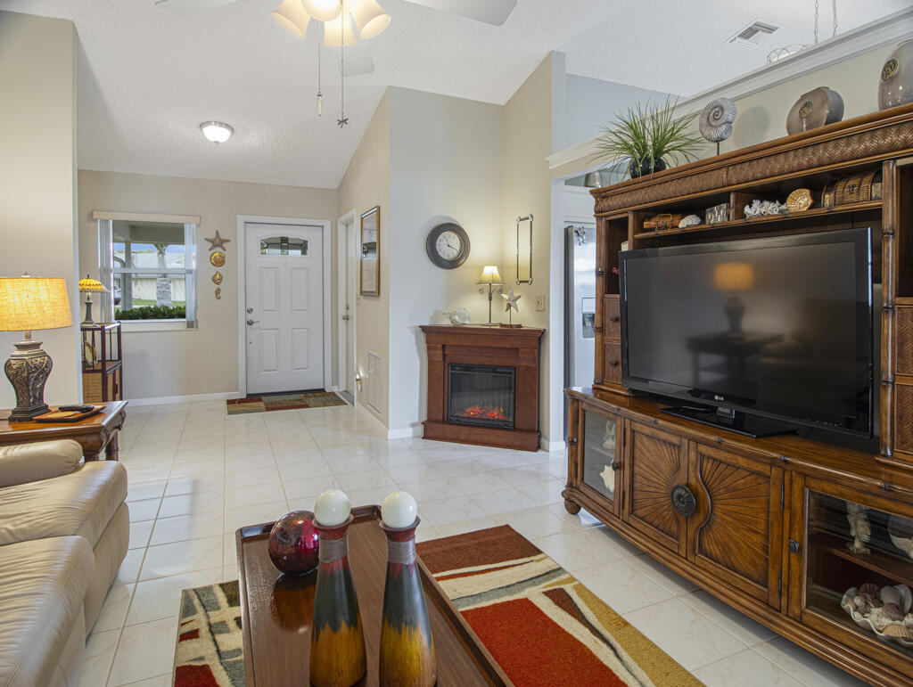CYPRESS LAKES 9 - Residential