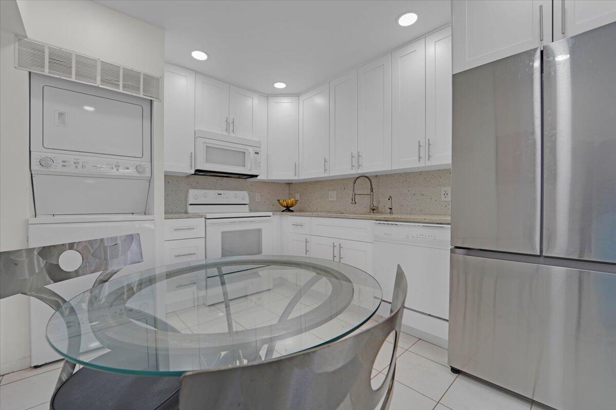 VISTAS OF BOCA LAGO CONDO - Residential