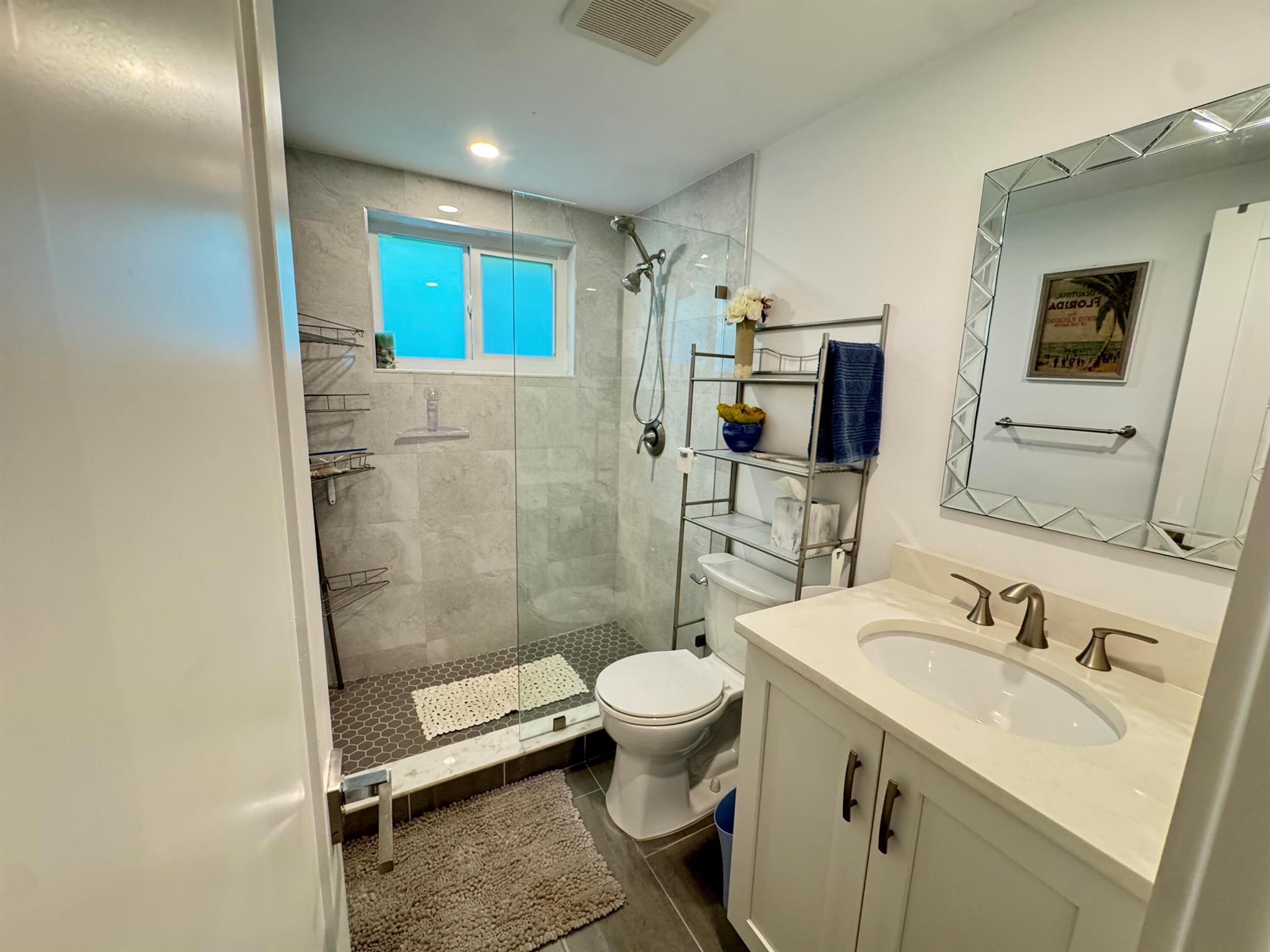 COLONIAL RIDGE CORP - Residential Lease