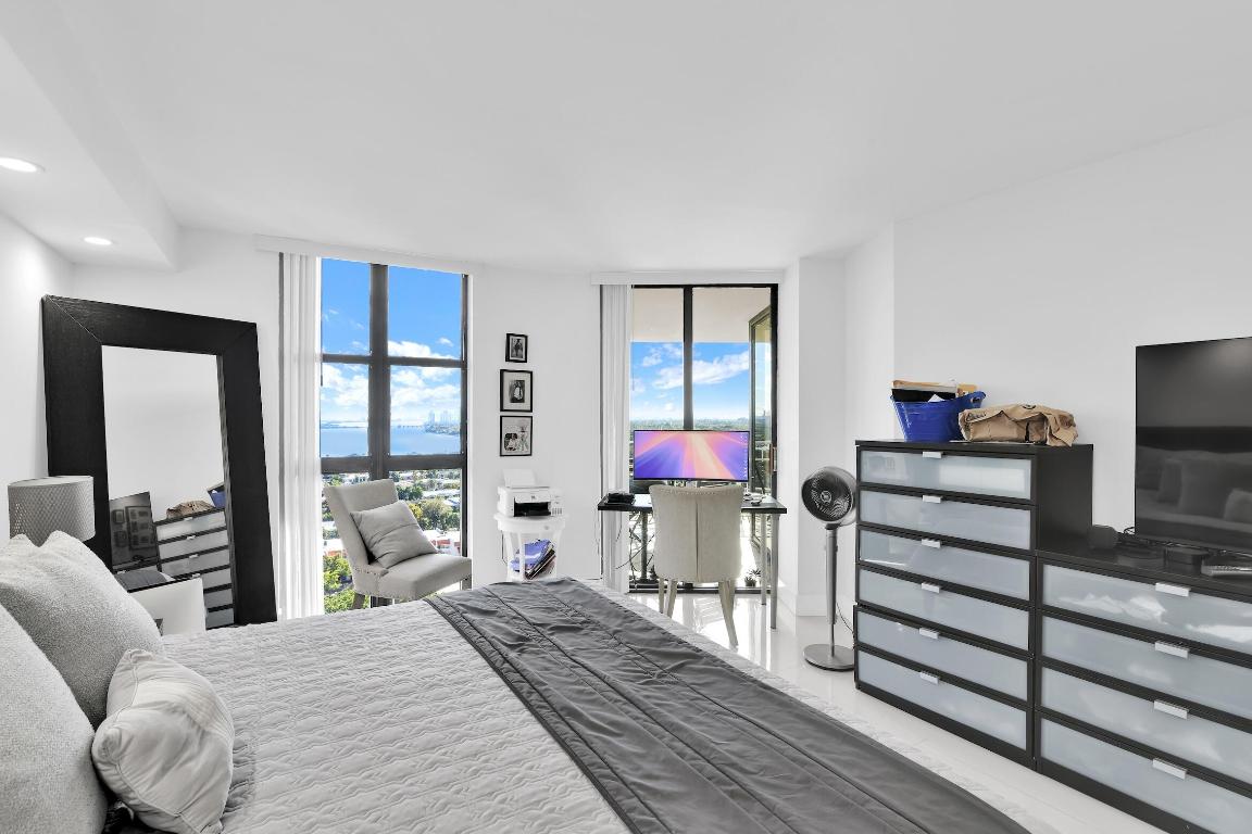 TOWERS OF QUAYSIDE CONDO #1 - Residential Lease