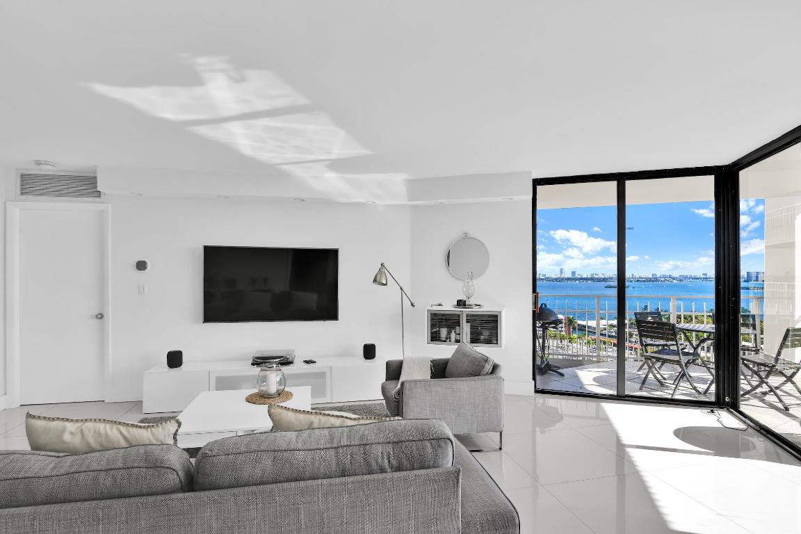 TOWERS OF QUAYSIDE CONDO #1 - Residential Lease