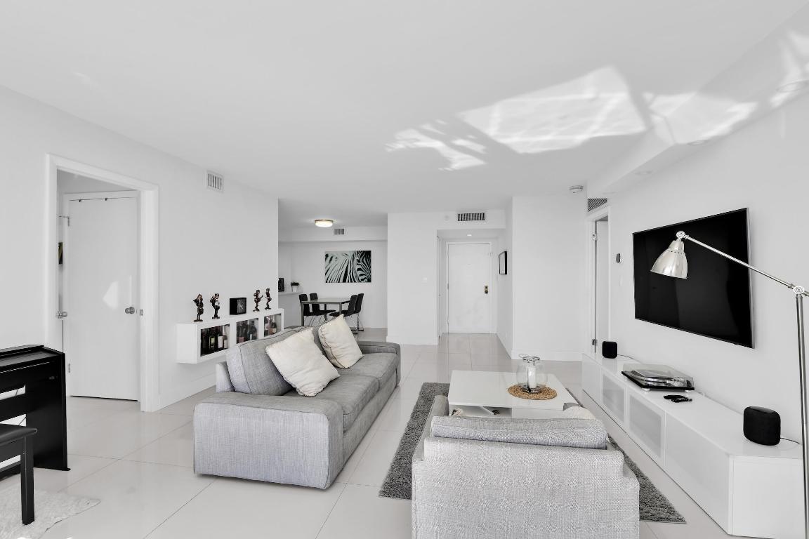 TOWERS OF QUAYSIDE CONDO #1 - Residential Lease