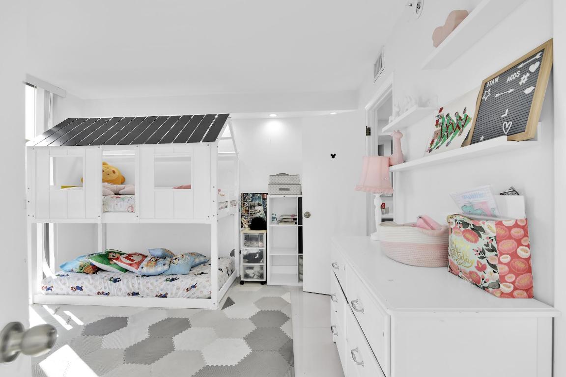 TOWERS OF QUAYSIDE CONDO #1 - Residential Lease