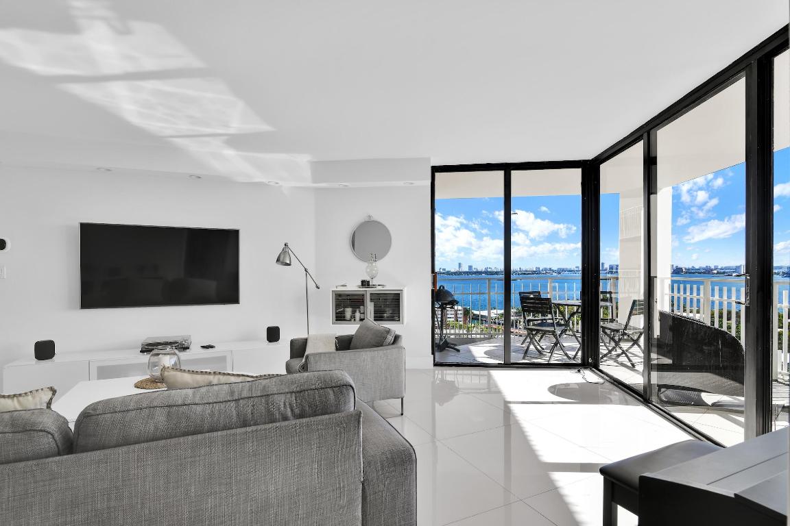 TOWERS OF QUAYSIDE CONDO #1 - Residential Lease