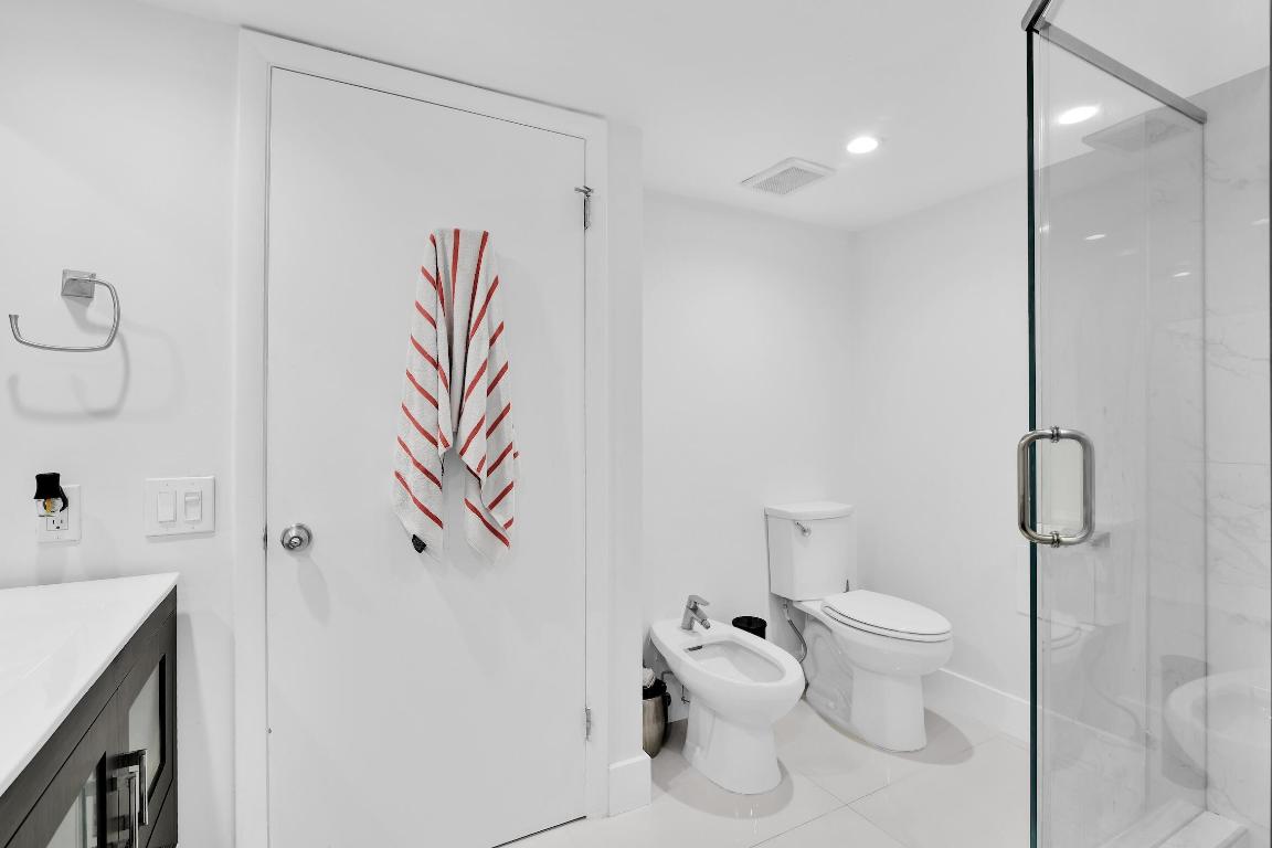 TOWERS OF QUAYSIDE CONDO #1 - Residential Lease