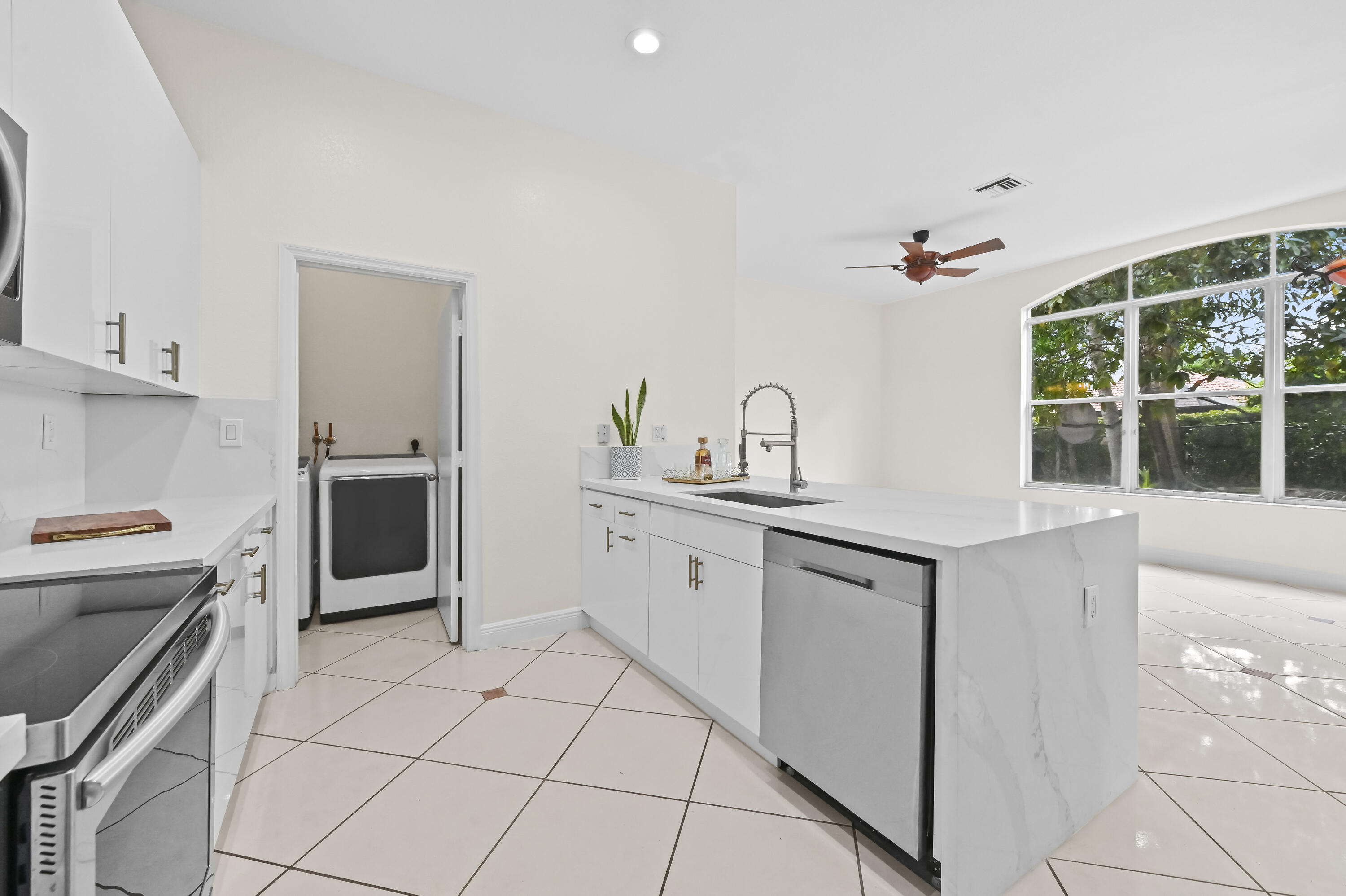 HYPOLUXO HAVERHILL - Residential