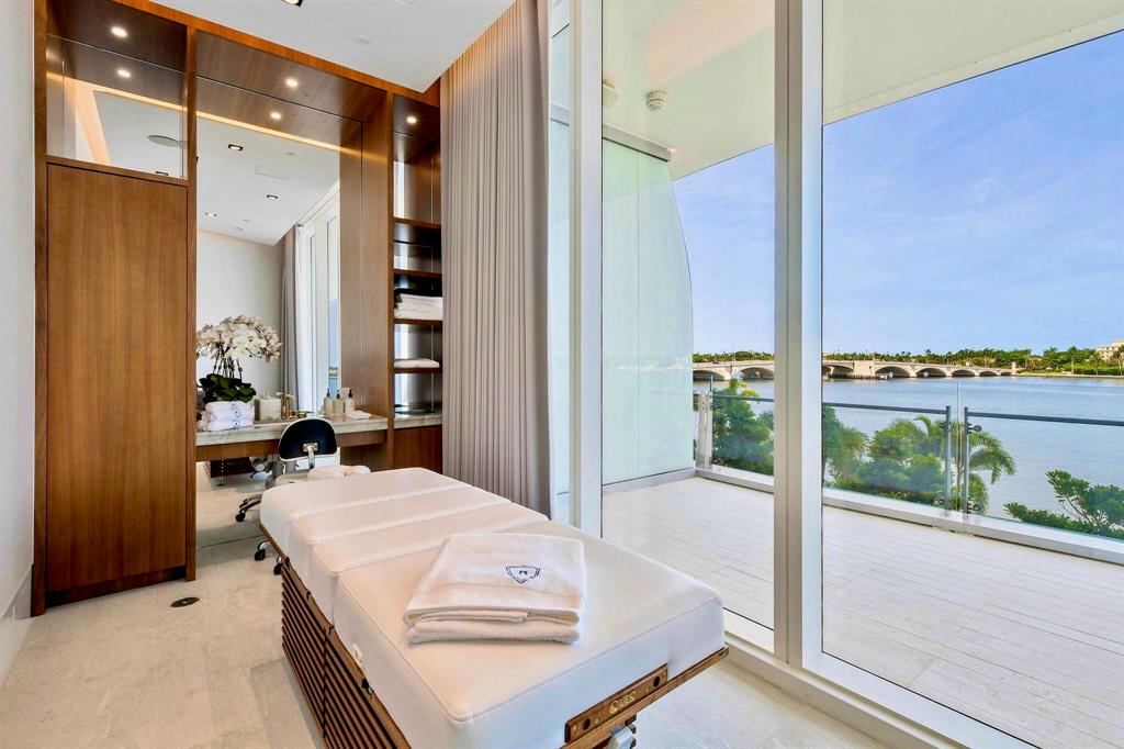 BRISTOL CONDO - Residential