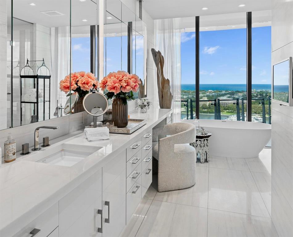 BRISTOL CONDO - Residential